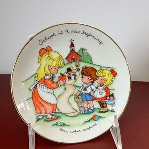 vintage Avon collector's plate from 1986, designed by artist Joan Walsh Anglund